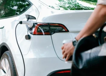 Finansowanie elektryków coraz droższe. Firmy zmieniają podejście