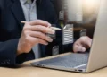 Cyfrowa administracja w Polsce. Jak EZD RP usprawnia pracę urzędów?