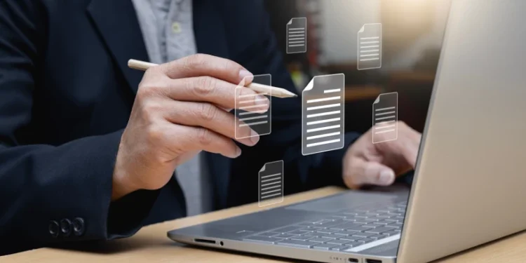 Cyfrowa administracja w Polsce. Jak EZD RP usprawnia pracę urzędów?