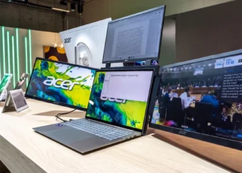 Chcę tę przystawkę z trzema ekranami. Acer odleciał ze sprzętami i dobrze