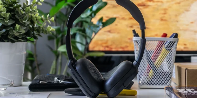 Suszarka na twarz, a rozmówca słyszy sam głos. HP Poly Focus 6 wszędzie tworzy biuro – test