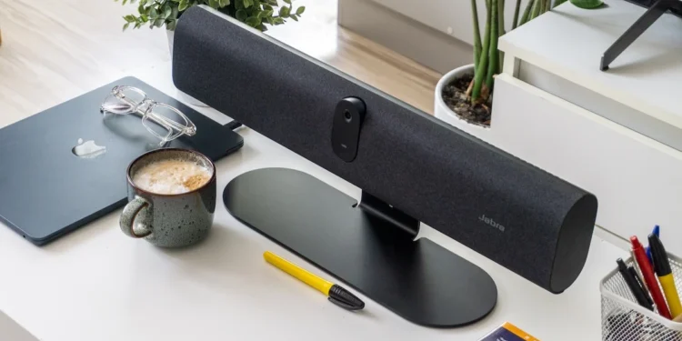 Jabra PanaCast U30 zaleje biura. W końcu video bar, który nie kosztuje kroci – test
