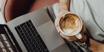 Jak wybrać meble do biura domowego? 5 praktycznych rad