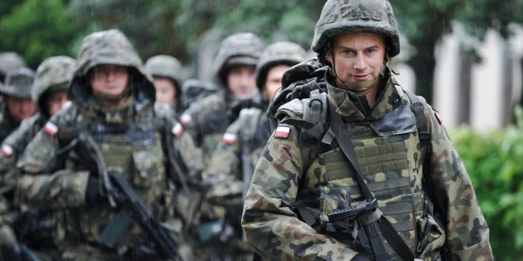 Wojsko wysyła Polakom karty mobilizacyjne. Co to oznacza i co trzeba zrobić?