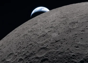 Księżyc po zderzeniu z rakietą SpaceX. Sonda pokazała pierwsze zdjęcia nowego krateru