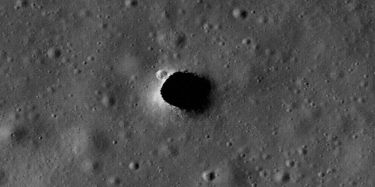 NASA zbada tajemniczą dziurę na Księżycu. Może kryć kosmiczną kryjówkę