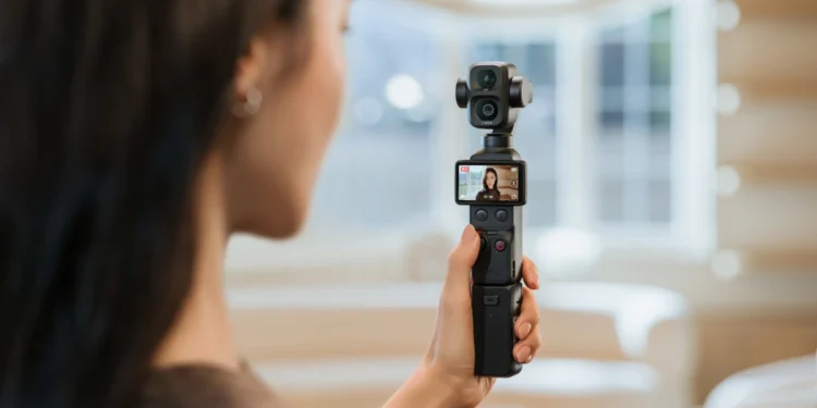 Osmo Pocket 4P to 12 lat dziedzictwa DJI w tworzeniu mobilnego wideo i nagrodzona nagrodą Emmy stabilizacja z DNA serii Ronin