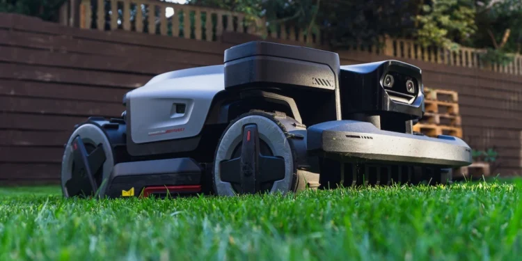 Użyłem robota koszącego 4×4 i nie ma już dla mnie powrotu. Roborock RockMow Z115 – test
