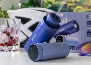 Shark ChillPill ratuje przed upałem mgiełką, ale za tyle to nie. Test wentylatora na wypasie