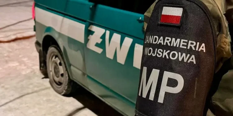Żandarmeria Wojskowa dostała pocztówkę w kopercie. Trzy osoby w szpitalu