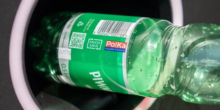 Pójdziesz na plażę, zgarniesz kaucję. Butelkomaty posprzątają po turystach