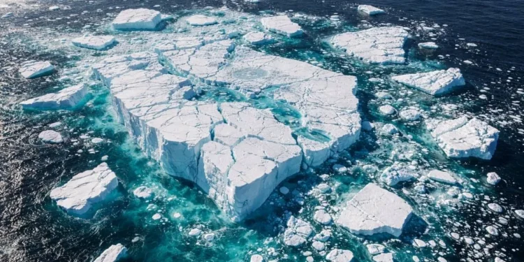 Największa góra lodowa się rozpadła. Przerażający widok z satelitów