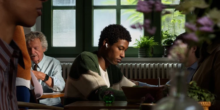 Apple AirPods 5 zawstydzają konkurencję. Likwidują hałas bez gumek w uszach