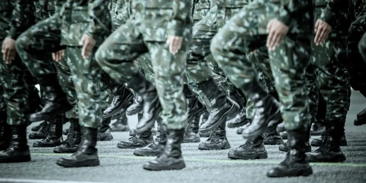 Służby biją na alarm. Chcą zalać kontynent „zielonymi ludzikami”