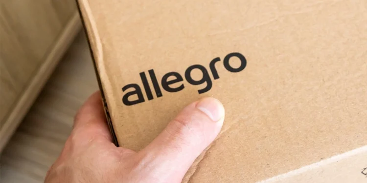 Allegro pisze, że jest problem z paczką. Ale to nie Allegro
