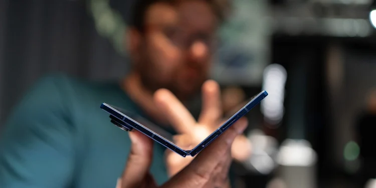 Pojawił się dobry powód, żeby kupić składany telefon. Dostarczy go Android 17