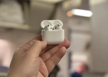 Sprawdziłem już ANC w AirPods 5. Zabrałem je do samolotu