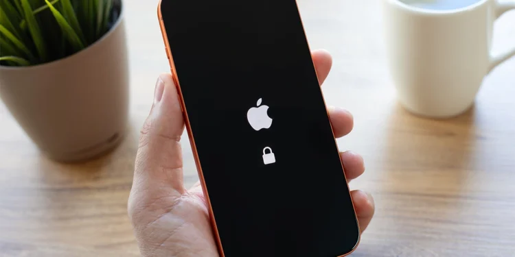 Koniec z ucieczką od rat. Apple zablokuje iPhone'y dłużników