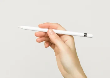 Rysik do składanego iPhone'a? Apple o krok od wielkiego błędu