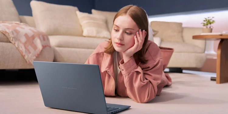 ASUS Zenbook 14. Laptop, którego najpierw czuje się pod palcami