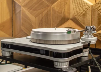 Ten gramofon kosztuje tyle, co samochód. Sprawdź samodzielnie po co mu magnetyczna lewitacja