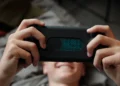Zabraniamy dzieciom używek, a pozwalamy na TikToka i Instagrama. Skończymy z hipokryzją