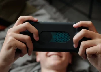 Zabraniamy dzieciom używek, a pozwalamy na TikToka i Instagrama. Skończymy z hipokryzją