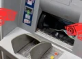Rząd chce karać za zakrywanie twarzy przed bankomatem. Komuś odjechał peron