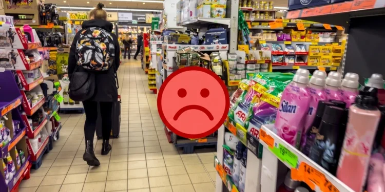 Jeden klik i pracownicy mają po premii. Pomyśl, zanim dasz czerwoną buźkę w Biedronce