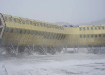 Polacy budują bazę na końcu świata. Walczą mrozem i z wiatrem 150 km/h