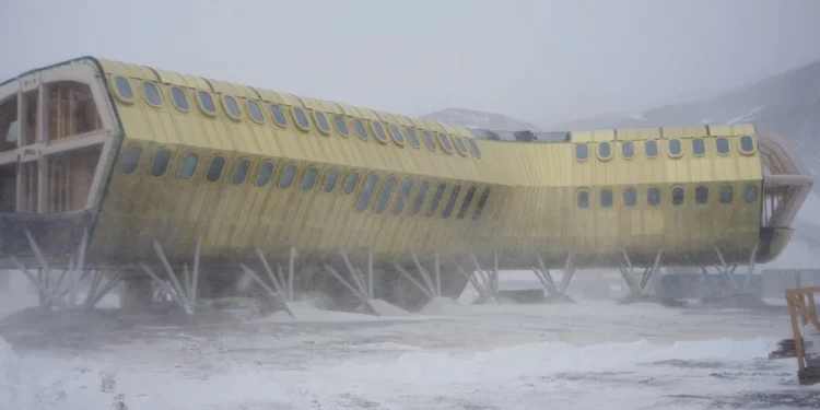 Polacy budują bazę na końcu świata. Walczą mrozem i z wiatrem 150 km/h