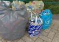 Wrzucasz cały worek i zgarniasz kaucję. Lidl twierdzi, że to wcale nie jest fajne