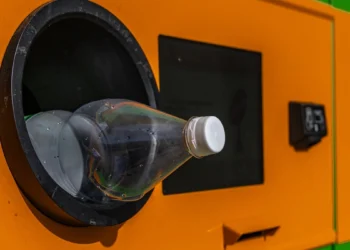 Klej psuje butelkomaty. To dlatego stoisz dłużej w kolejce