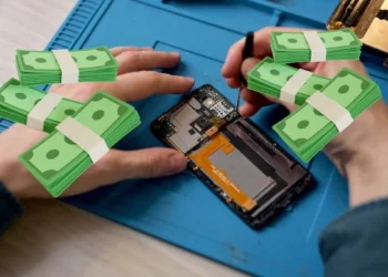 Szanuj swój telefon. Naprawa właśnie drastycznie podrożała