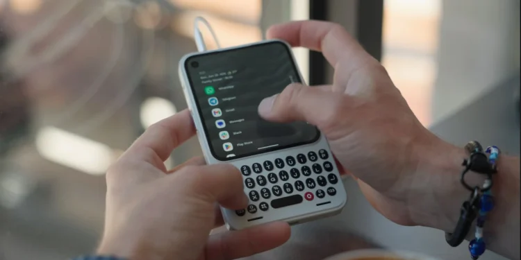Były projektant BlackBerry stworzył smartfon. Taki jest Clicks Communicator