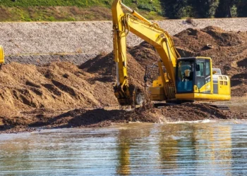 Deweloper chce przesunąć rzekę. Brzmi fatalnie, ale może mieć sens