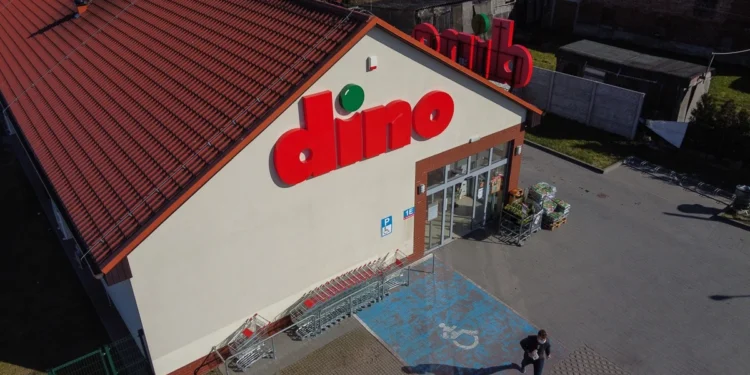Dino zasypie Polskę butelkomatami. Trafią tam, gdzie system kaucyjny leżał