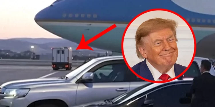Nowy standard prezydenckich podróży. Trump przesiadł się do ciężarówki