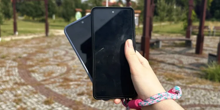 Zamiast silnej woli mam dwa telefony. Wstyd przyznać, ale działa
