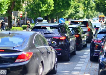 Zostaw auto, idź na pociąg. Głupie święto w końcu ma sens