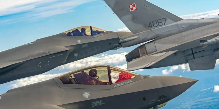 Nasze F-35 witają się z Polakami. Patrz w niebo, oto plan przelotu