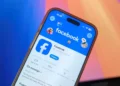 Kto tworzy scam na Facebooku? Dochodzenie Brzoski pokazuje, że państwo musi działać