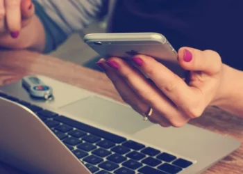 Abonament czy prepaid – kiedy warto przejść na umowę z operatorem?
