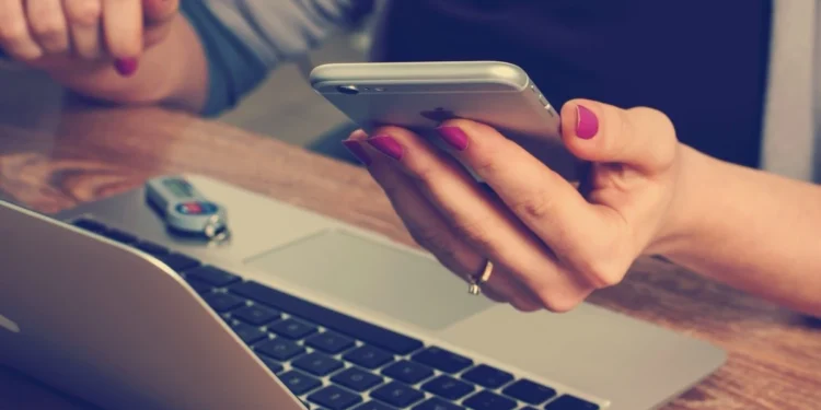 Abonament czy prepaid – kiedy warto przejść na umowę z operatorem?