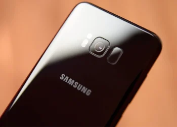 Samsung wskrzesił telefony sprzed niemal dekady. Jest nowa aktualizacja