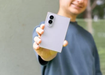 iPhone Duo miał zmieść konkurencję. Zamiast tego napędził klientów Samsungowi