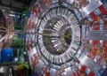 CERN zbadał „klej”, który trzyma nasz świat w całości. Zeszli do ułamka wielkości protonu