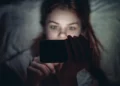 Po północy koniec zabawy. Social media dostaną godzinę policyjną