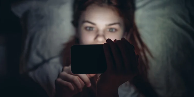 Po północy koniec zabawy. Social media dostaną godzinę policyjną