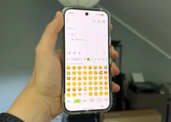 Google ma dość nudnych emotek. Płaskie buźki idą do kosza